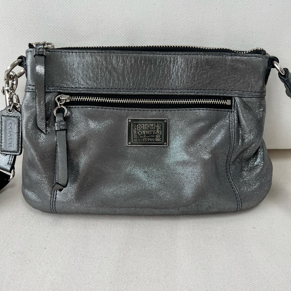Coach crossbody in metallic silver